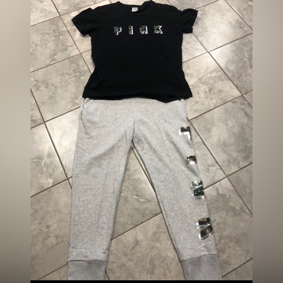 vs pink rare set make sure you read below 👇final markdown ❌ - Picture 1 of 9